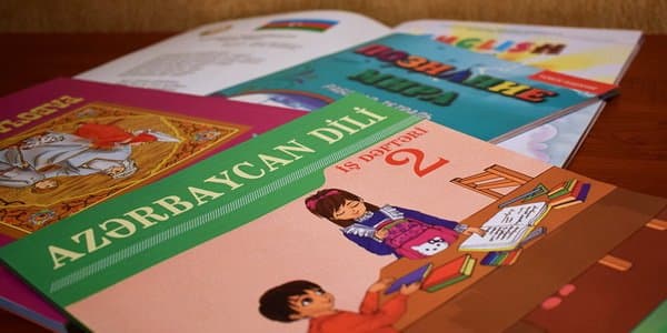 Valideynlər çətin durumda: iş dəftəri alınmalıdır, ya yox?!