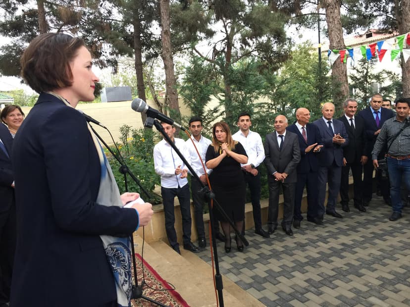 Salyanda Amerika Mərkəzi açıldı (FOTO)