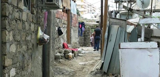 Evləri yanan məcburi köçkünlər: «Qaçqınkom» bizi küçələrə saldı» (VİDEO)