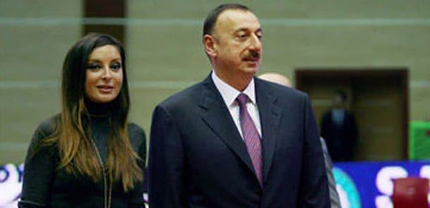 Prezident və xanımı millimizin oyununa baxırlar