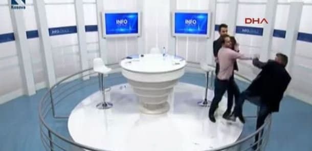 Deputatlar canlı yayımda əlbəyaxa oldular (VİDEO)