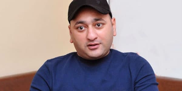 İlkin Misgərli qəzəbləndi:  "Maşını mənə bu adam hədiyyə edib"