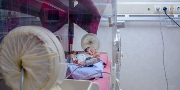 Pediatriya İnstitutunda yeni doğulmuş körpə ölüb