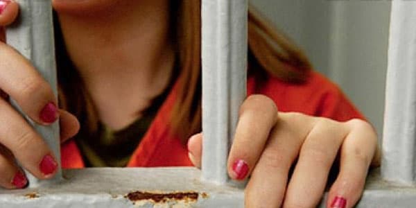 Avtoritetlərin qaçışına görə daha bir qadın həbs olundu