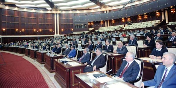 Qanuna dəyişiklik parlamentdə etirazla qarşılandı