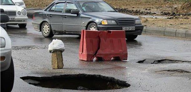 Yollarda “çökən” milyonlar: Yağış onları da “udur”