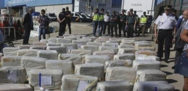 Atlantik okeanında 1 azərbaycanlı və 6 türk 3.7 ton kokainlə həbs olundu