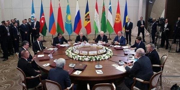 İlham Əliyev MDB dövlət başçıları ilə bir arada (FOTO)
