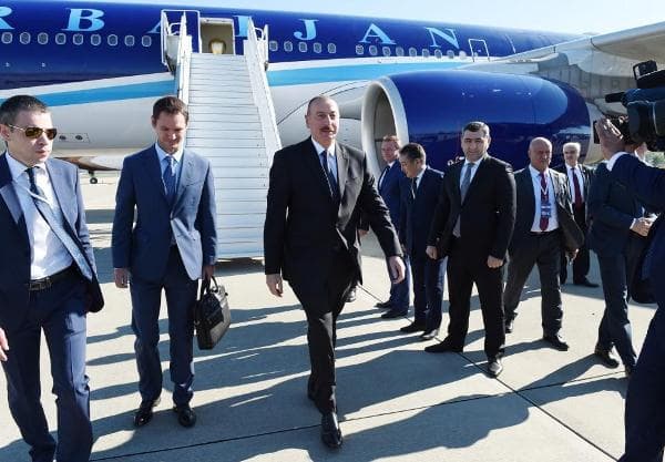 İlham Əliyev Soçiyə getdi (FOTO)