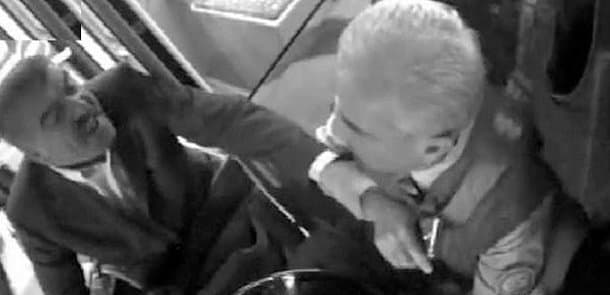 Bakıda sərnişin avtobus sürücüsünü döydü (VİDEO)