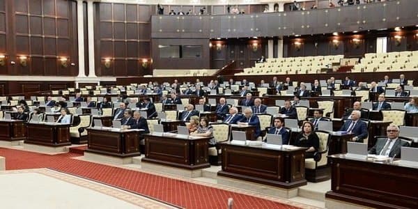Deputatlar telekanallara, yoxsa xəbər saytlarına çox baxırlar? (AÇIQLAMA)