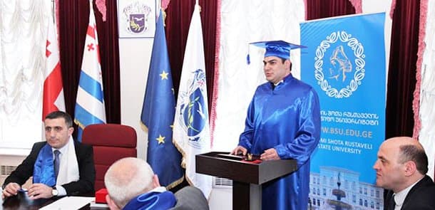 Vasif Talıbovun oğlu kitab yazdı: universitetlərdə dərslik kimi istifadə edilir