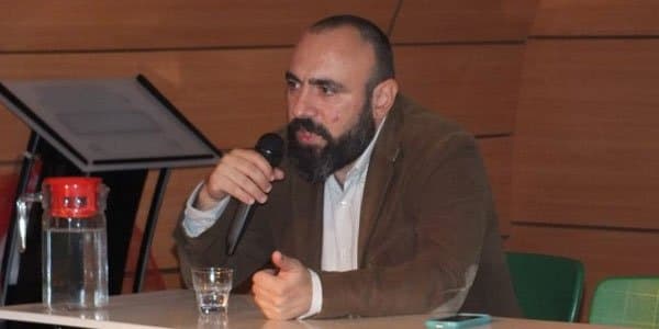 Türk yazar Azərbaycan xalqından üzr istədi (FOTO)