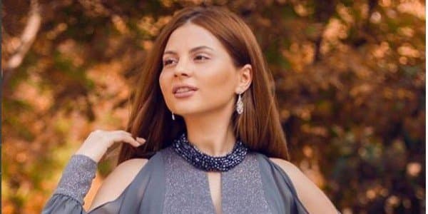 Əməkdar artistin qızı aparıcılıq edir
