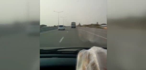 Avtobus sürücüsündən təhlükəli hərəkətlər: 120 ilə sürür... (VİDEO)