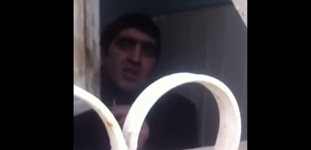 "Qoca"nın həbsxanadan yeni görüntüsü: "Silkələyirsən Kürdəxanını?" (VİDEO)