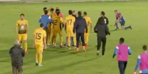 Top qapı xəttini keçdi, hakim oyunu bitirdi (VİDEO)