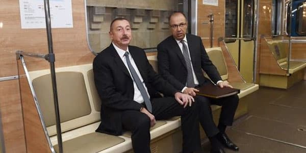 İlham Əliyev Bakı metrosunda (FOTOLAR)