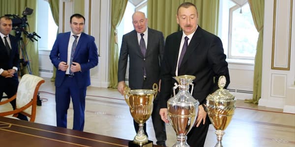 Prezident çempion şahmatçılarımızla görüşdü (FOTO)