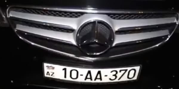 "AA" seriyalı maşınla avtoxuliqanlıq edən şəxs kimin sürücüsüdür? (VİDEO)