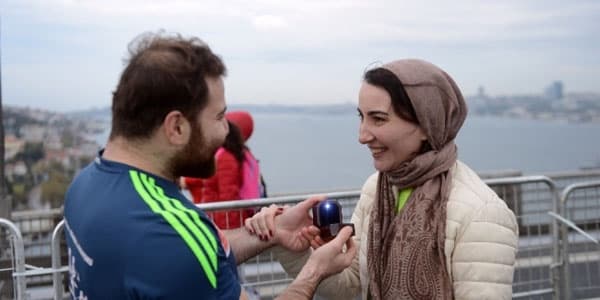 Azərbaycanlı oğlandan İstanbul marafonunda evlilik təklifi (FOTOLAR)