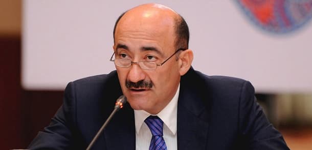 Nazir xidmət rəisini işdən qovdu