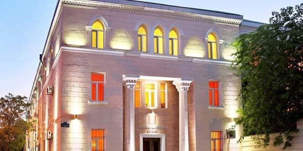 20 hakimin, 7 məhkəmə sədrinin səlahiyyətlərinə xitam verildi