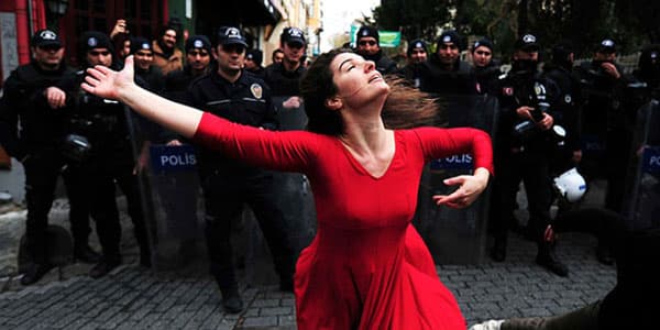 Dünyanın ən cəsur qadınları (FOTOLAR)