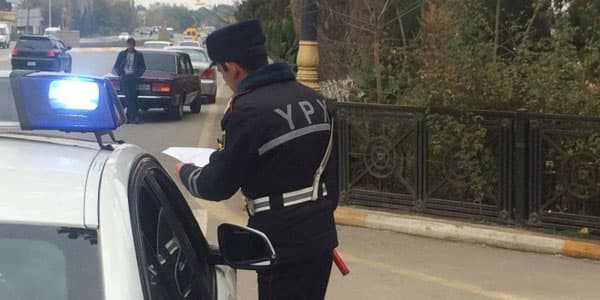DYP reydlərə başladı: pərdə, plyonka və jalüz vuranlar 150 manat cərimə (FOTOLAR)