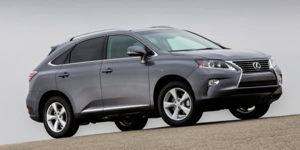Bakıda binadan "Lexus"un üstünə paltaryuyan maşın atdılar - FOTO