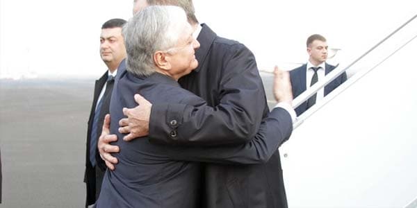Lavrov Bakıdan İrəvana getdi, Nalbandyanla qucaqlaşdı (FOTO)