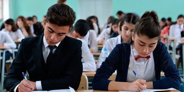 Bakı məktəbində direktor şagirdləri niyə əlavə tətilə göndərib?