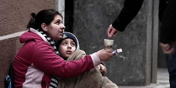Sabiq polis rəisi: "Bakı küçələrində elə adamlar dilənir ki, villaları var"