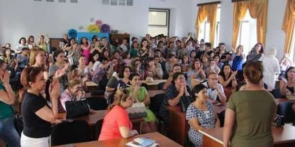Valideynlərin müdafiə etdiyi lisey direktoru işdən çıxarıldı