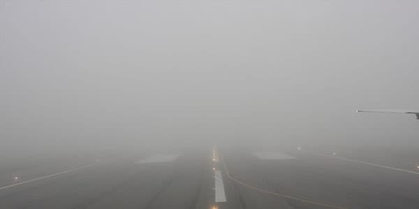 Güclü duman Gəncəyə aviareysləri yubadır
