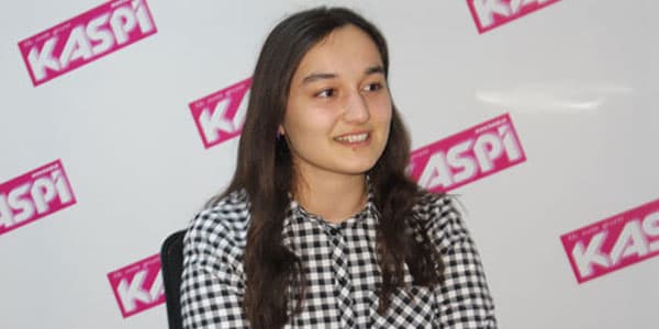 Dünyanın bütün dillərini öyrənmək istəyən azərbaycanlı tələbə (FOTOLAR)