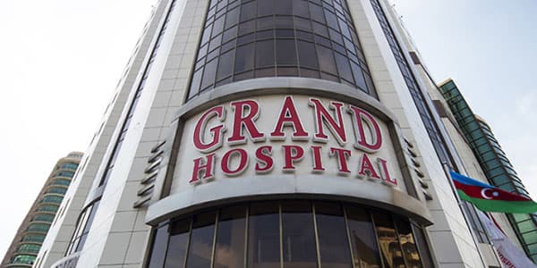 Məşhur klinikada həkimin komaya saldığı qız öldü: Həkim qaçdı (YENİLƏNİB)