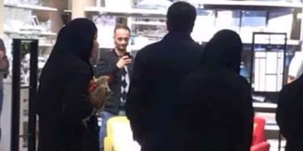 Ərəblər "Gənclik Mall"a quzu ilə girdilər, heyvan hər tərəfi batırdı (FOTO)