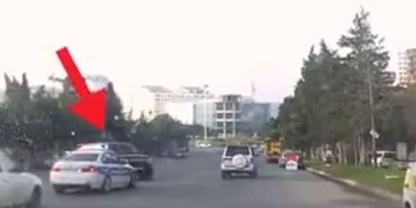 Yol polisindən gözlənilməz hərəkət: Cərimələmək əvəzinə… (VİDEO)