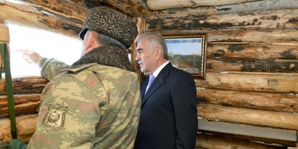 Vasif Talıbov sərhəd kəndindəki postda (FOTOLAR)