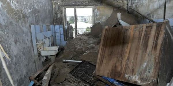 Bakıda tikilməkdə olan bina uçdu (FOTOLAR)