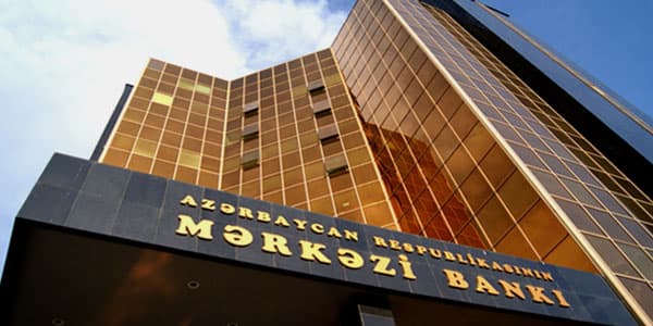 Xaricilər Azərbaycandakı banklardan əmanətlərini geri çəkirlər