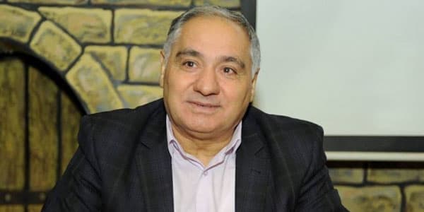 Oxucunu yumorla xoşbəxt etmək bacarığı