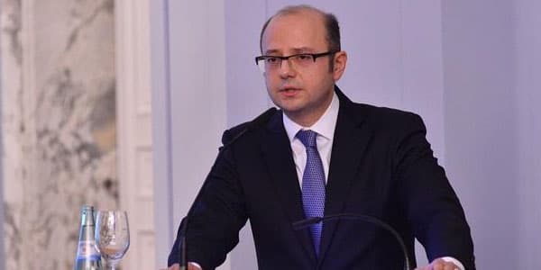 Nazir yeni müşavir təyin etdi
