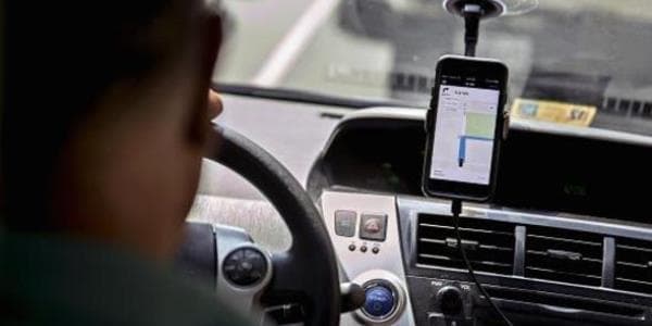 Taksi sərnişindən 8 km üçün 18 min dollar aldı (FOTO)