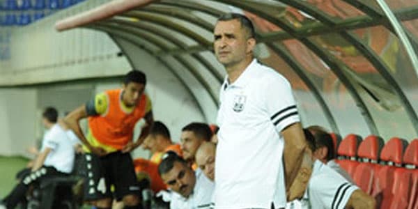 Tərlan Əhmədov: "Yumruq başlarının üstündə olmasa, yaxşı oynamırlar"