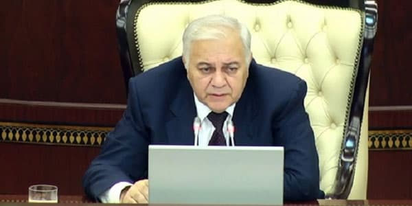 Oqtay Əsədov deputatları danladı