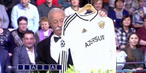 Murad Dadaşov məşhur rus aparıcıya "Qarabağ" forması hədiyyə etdi (VİDEO)