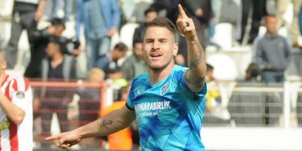 3 Super Liqa klubu millimizin üzvünü transfer etmək istəyir