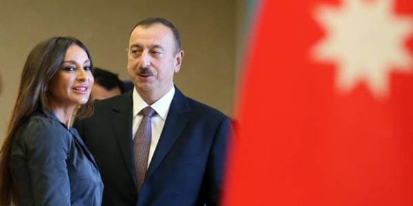 Prezident bir qrup idmançıya ev verdi (YENİLƏNİB/FOTOLAR)